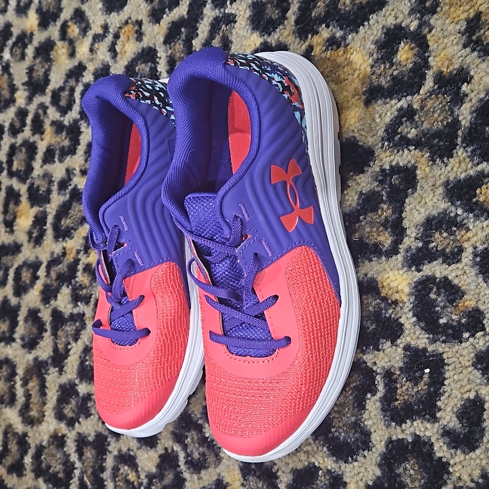 Girls under Armour sneakers
